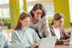 教育部：严禁城市高中违规面